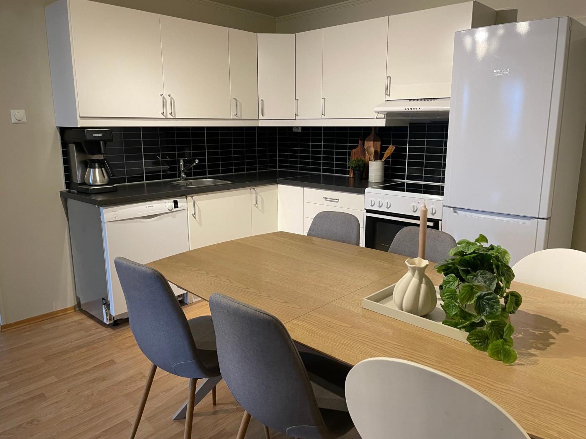 Homey With Sea View Apartment *